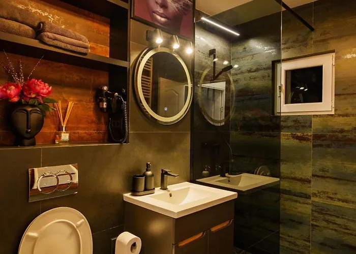 Break Aparments Apartment