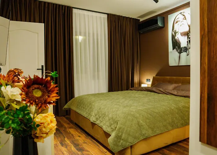 아파트 Break Aparments *